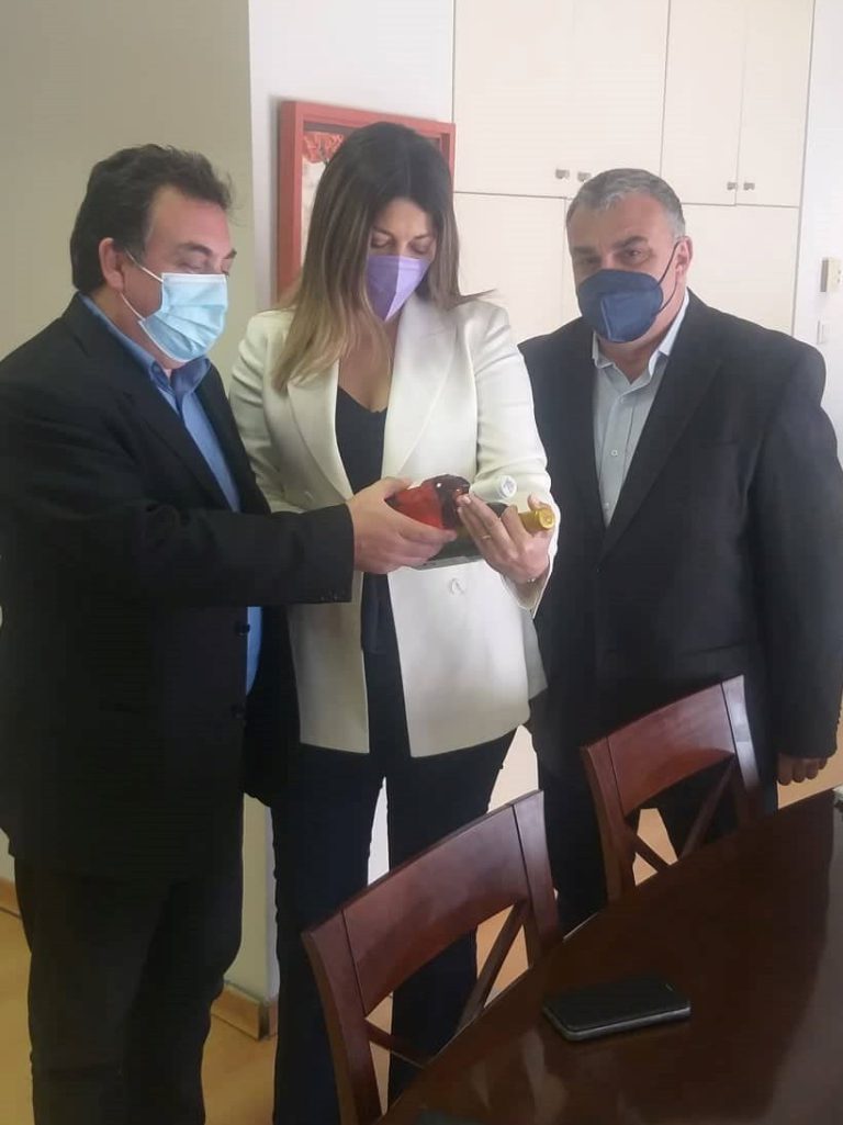 Με την Υφυπουργό Τουρισμού Σοφία Ζαχαράκη ο δήμαρχος Πύργου Παναγιώτης Αντωνακόπουλος