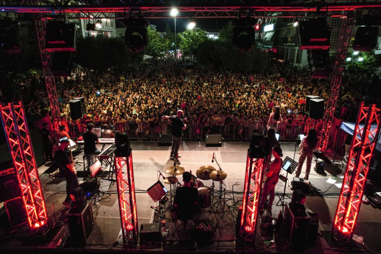 Τεράστια επιτυχία η συναυλία των Stavento-Ήβη Αδάμου στην πλατεία της πόλης