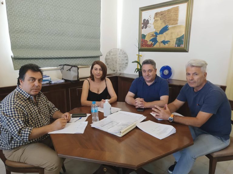 Ο δήμαρχος Πύργου Παναγιώτης Αντωνακόπουλος υπέγραψε τη σύμβαση έργου για τη θωράκιση του βουνού του Κατακόλου