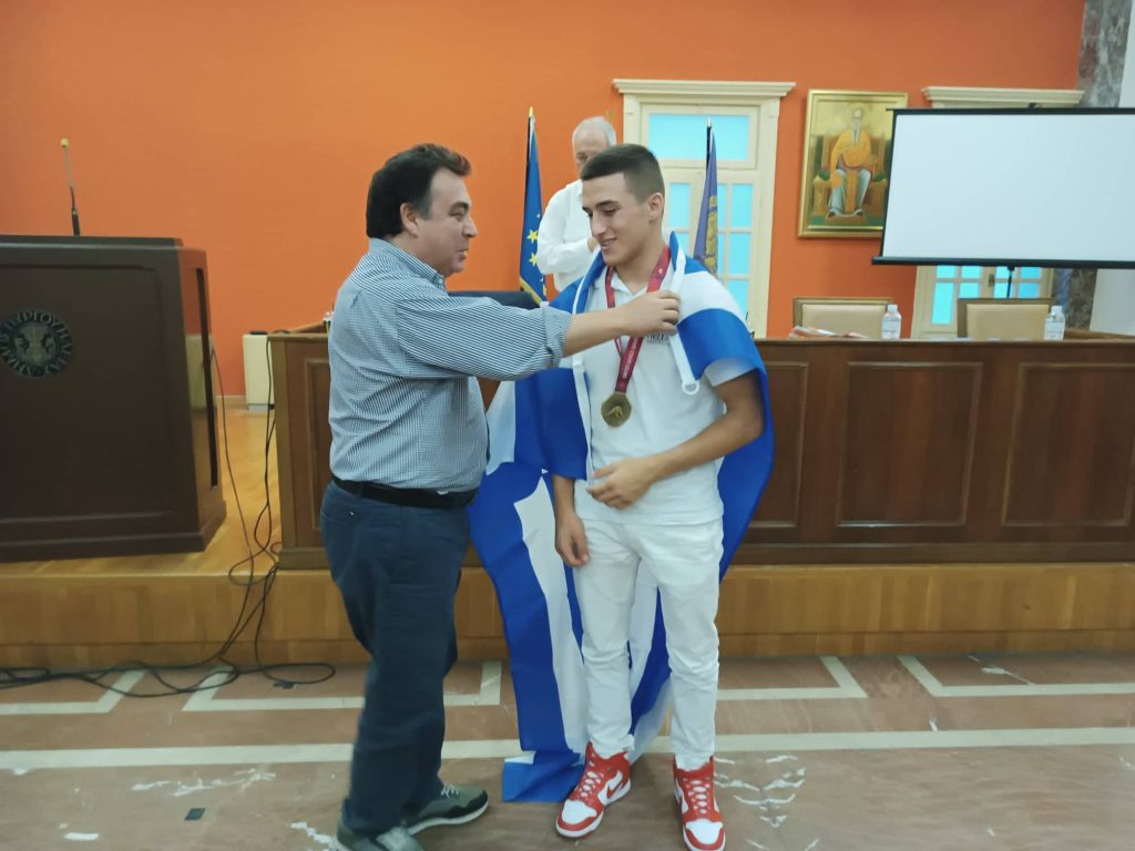 Ο Δήμος Πύργου τίμησε τον «χρυσό» αθλητή Αρίωνα Κολιτσόπουλο 19 Ο Δήμος Πύργου τίμησε τον «χρυσό» αθλητή Αρίωνα Κολιτσόπουλο