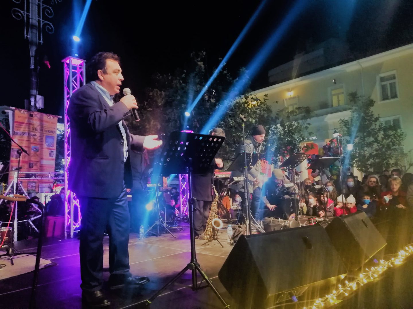 Η φωταγώγηση του Χριστουγεννιάτικου δέντρου «ζέστανε» τις ψυχές όλων!