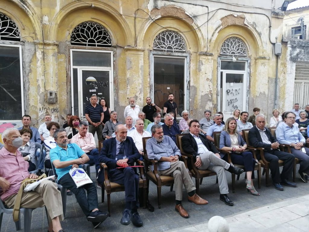 Με μεγάλη επιτυχία πραγματοποιήθηκαν τα εγκαίνια της "Aναδρομικής έκθεσης" του Στάθη στο Αρχαιολογικό Μουσείο Πύργου