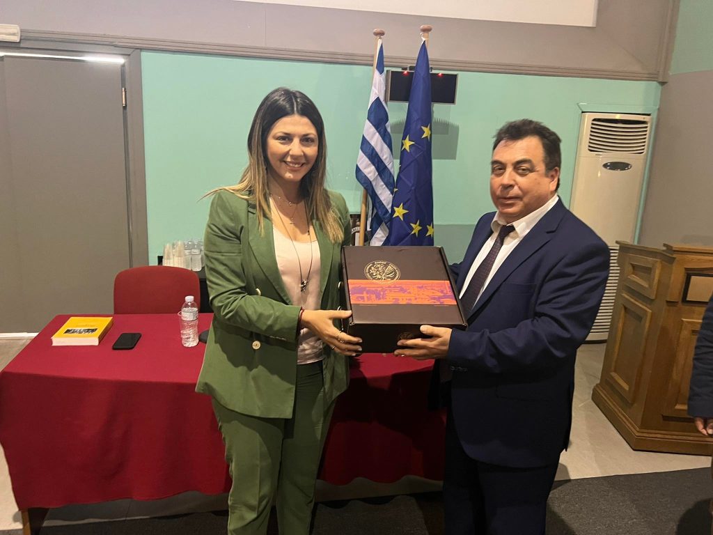Στην Ιθάκη ο δήμαρχος Πύργου Παν. Αντωνακόπουλος για την 2η φάση της αδελφοποίησης – Παρουσία της υφυπουργού Τουρισμού Σοφίας Ζαχαράκη