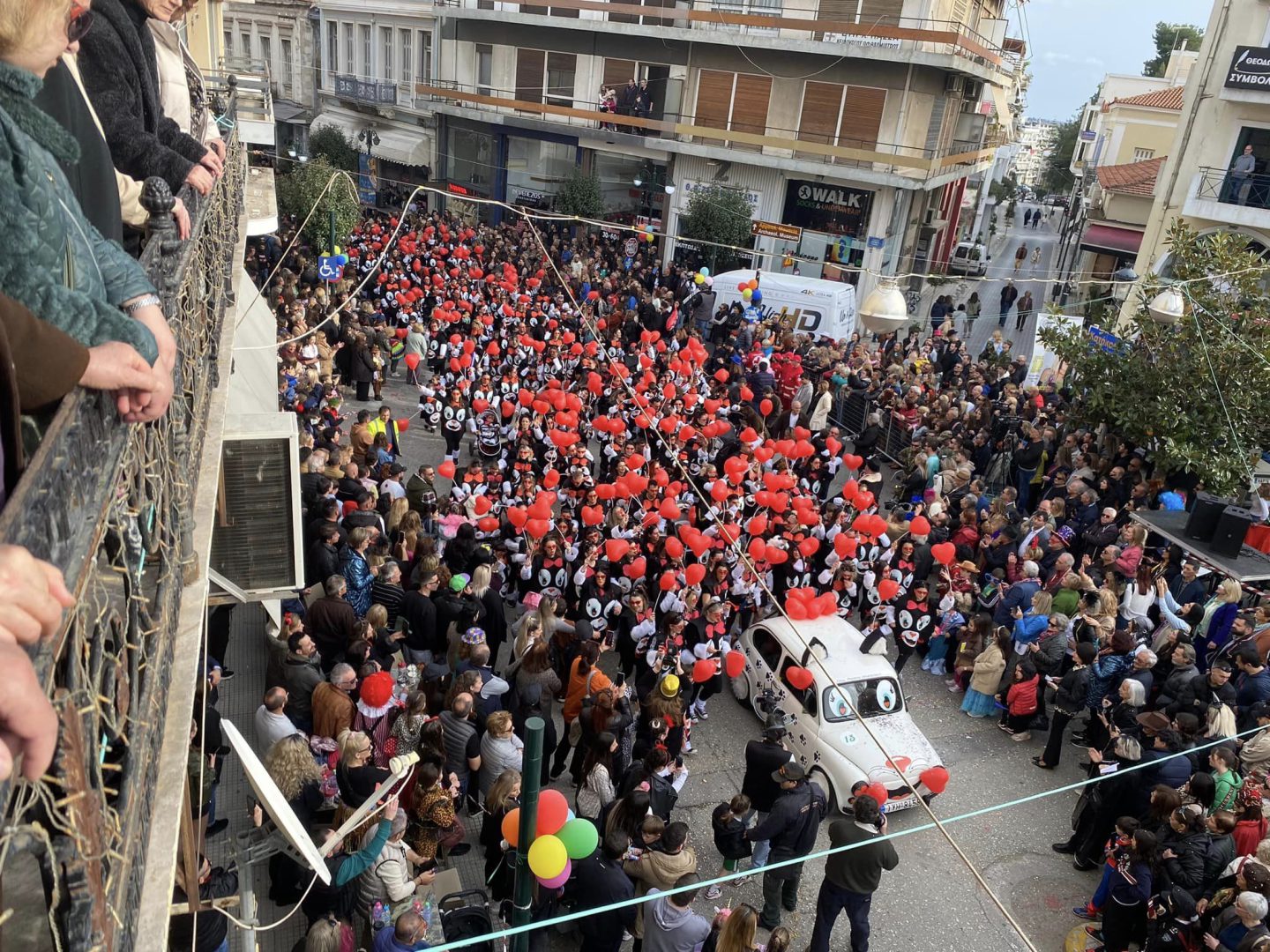 Χιλιάδες καρναβαλιστές στο «Πυργιώτικο Καρναβάλι»