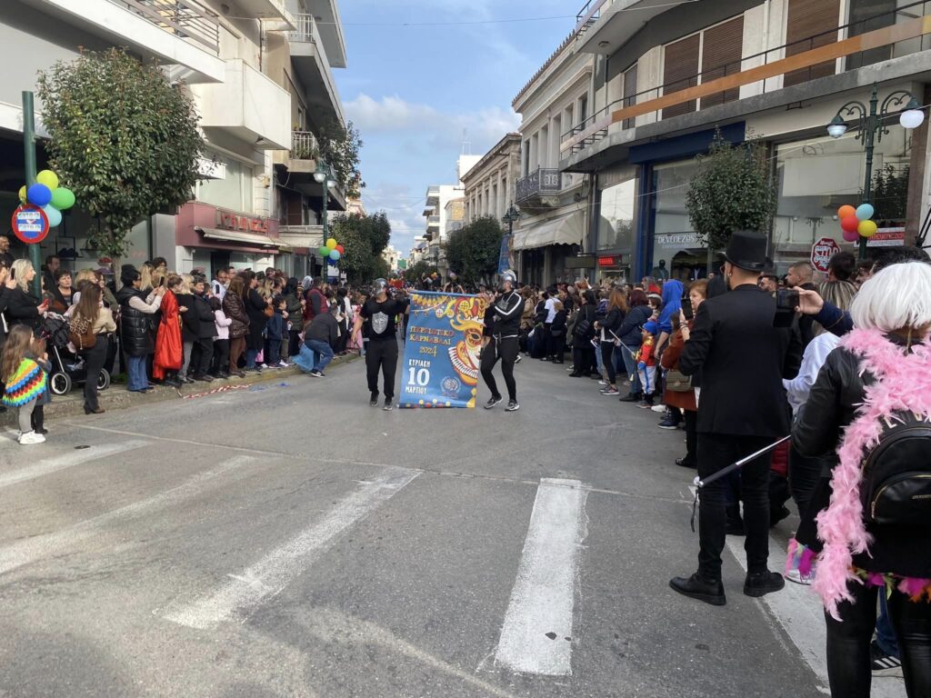Χιλιάδες καρναβαλιστές στο «Πυργιώτικο Καρναβάλι»