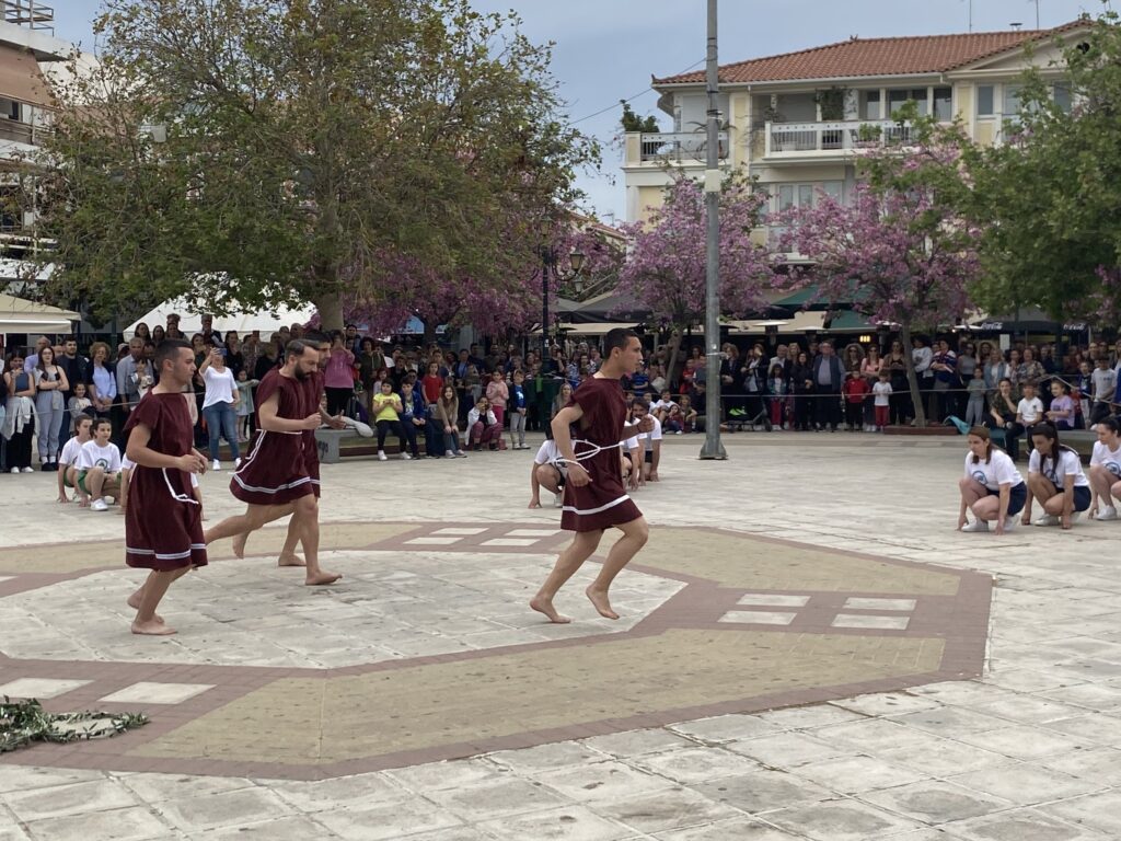 Πλήθος κόσμου στην τελετή της Αφής της Φλόγας στον Πύργο