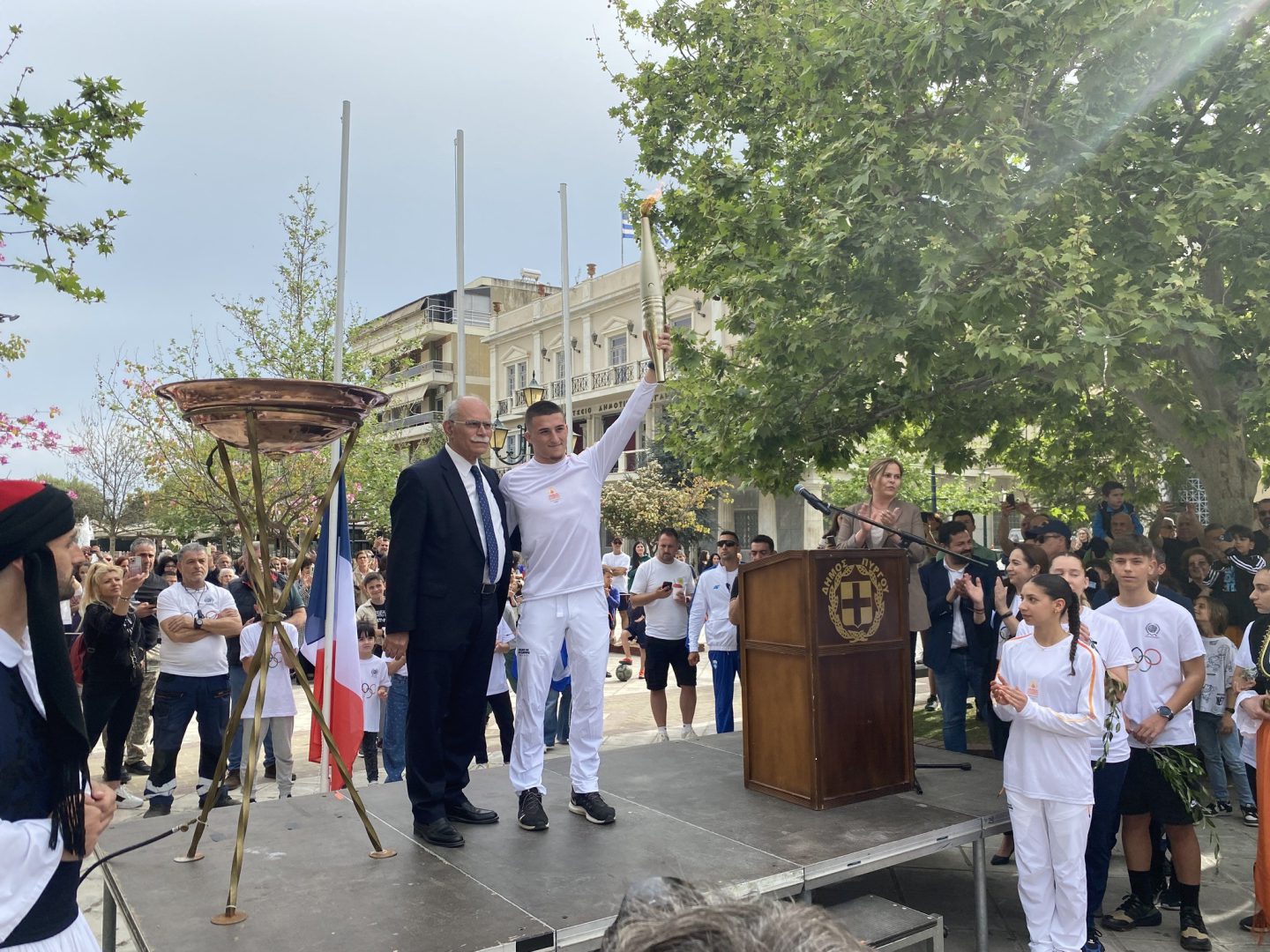 Πλήθος κόσμου στην τελετή της Αφής της Φλόγας στον Πύργο