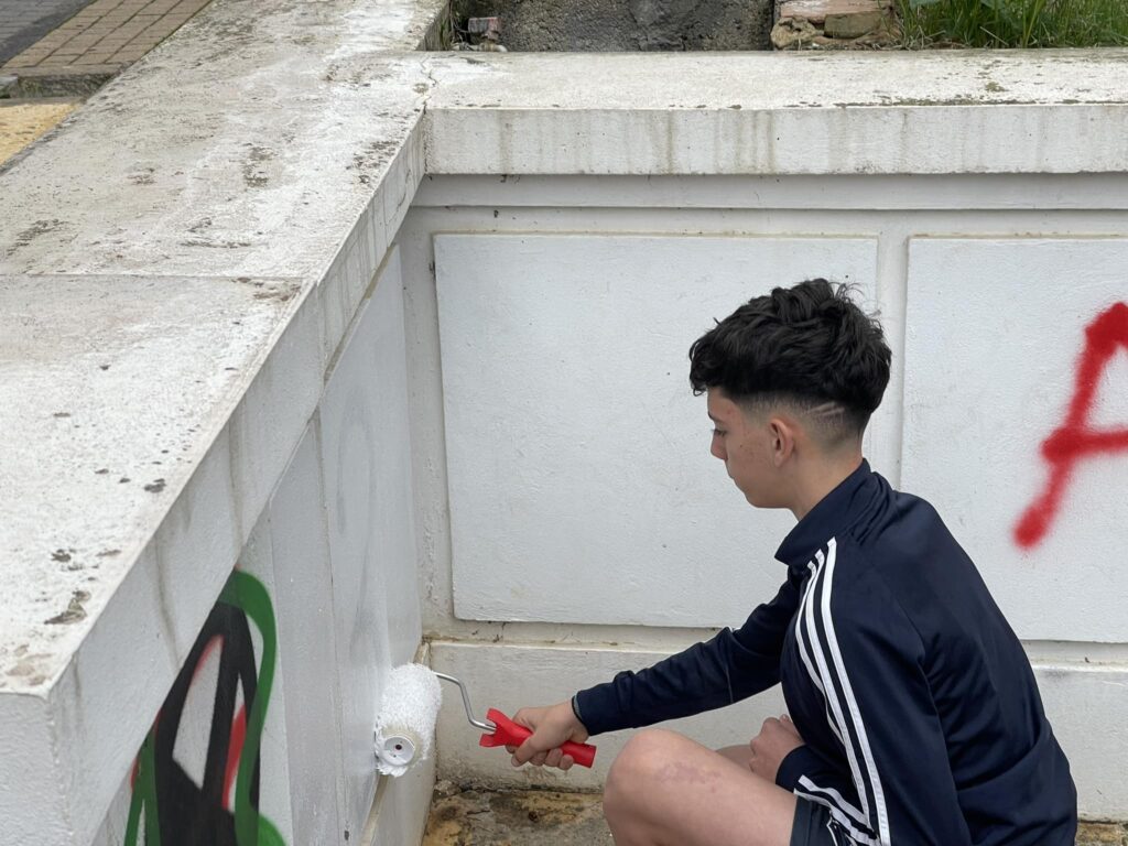 Με πρωτοβουλία του Γραφείου Εθελοντισμού του Δήμου ξεκίνησε ο εξωραϊσμός του Θεάτρου Απόλλων 11 Με πρωτοβουλία του Γραφείου Εθελοντισμού του Δήμου ξεκίνησε ο εξωραϊσμός του Θεάτρου Απόλλων
