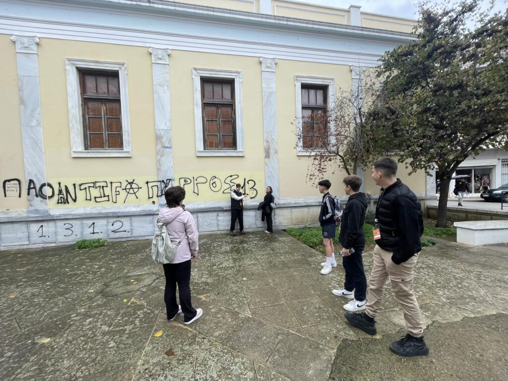 Με πρωτοβουλία του Γραφείου Εθελοντισμού του Δήμου ξεκίνησε ο εξωραϊσμός του Θεάτρου Απόλλων 12 Με πρωτοβουλία του Γραφείου Εθελοντισμού του Δήμου ξεκίνησε ο εξωραϊσμός του Θεάτρου Απόλλων