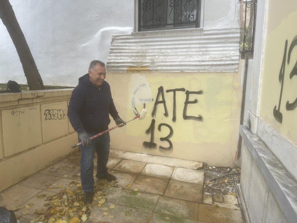Με πρωτοβουλία του Γραφείου Εθελοντισμού του Δήμου ξεκίνησε ο εξωραϊσμός του Θεάτρου Απόλλων 10 Με πρωτοβουλία του Γραφείου Εθελοντισμού του Δήμου ξεκίνησε ο εξωραϊσμός του Θεάτρου Απόλλων