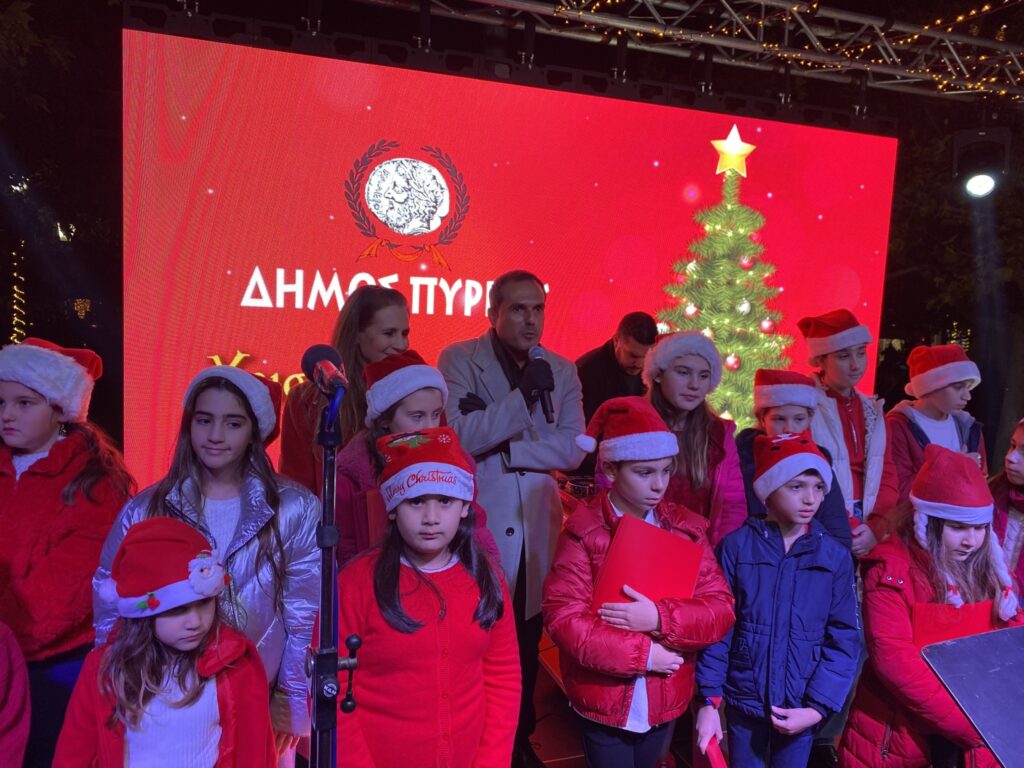 Ο Δήμος Πύργου καλωσόρισε τα Χριστούγεννα με την φωταγώγηση του Χριστουγεννιάτικου Δέντρου