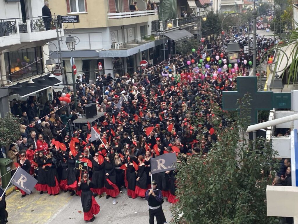 Πύργος: Χιλιάδες κόσμου στην καρναβαλική παρέλαση