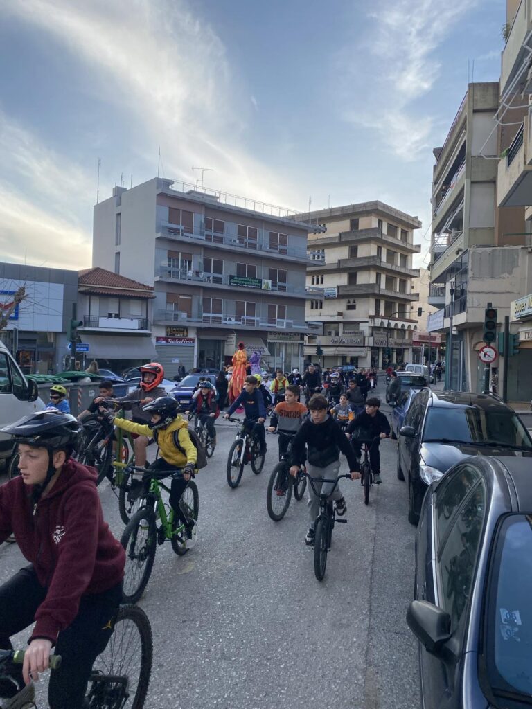 Μικροί και μεγάλοι απόλαυσαν βόλτα με το ποδήλατο στον Πύργο