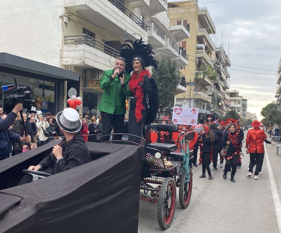 Πύργος: Χιλιάδες κόσμου στην καρναβαλική παρέλαση