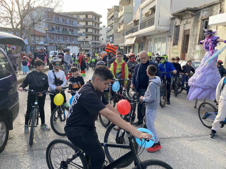 Μικροί και μεγάλοι απόλαυσαν βόλτα με το ποδήλατο στον Πύργο