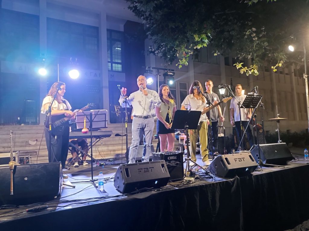 Πλήθος κόσμου στη συναυλία των “OTRA ROTA” στην Πλατεία Δικαστηρίων 