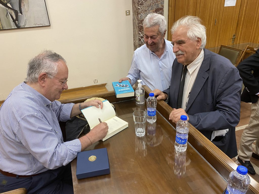 Παρουσιάστηκε το βιβλίο του συνταγματολόγου Νίκου Αλιβιζάτου "Οι Αρχιτέκτονες του Πολιτεύματος"