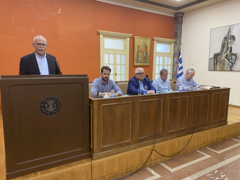 Παρουσιάστηκε το βιβλίο του συνταγματολόγου Νίκου Αλιβιζάτου "Οι Αρχιτέκτονες του Πολιτεύματος"
