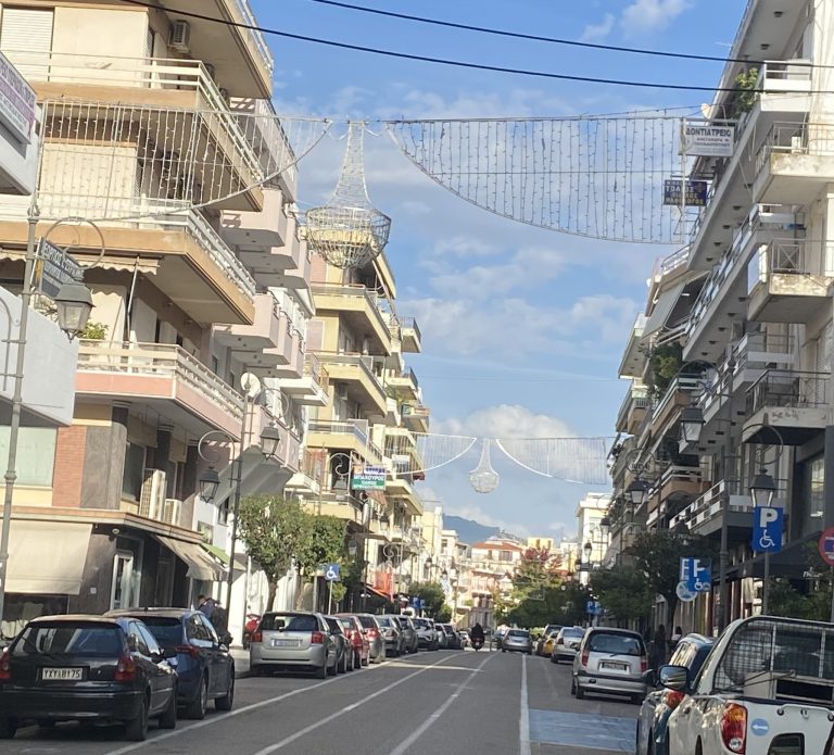 Ο Πύργος φοράει τα γιορτινά του – 45 ημέρες μέχρι τα Χριστούγεννα!