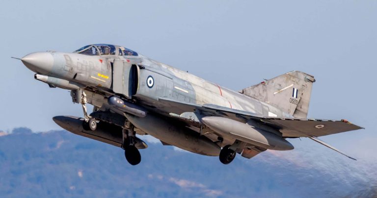 Δήμος Πύργου: Εντυπωσιακή Διέλευση F-4 (Phantom II) πάνω από την Κεντρική Πλατεία την Τετάρτη