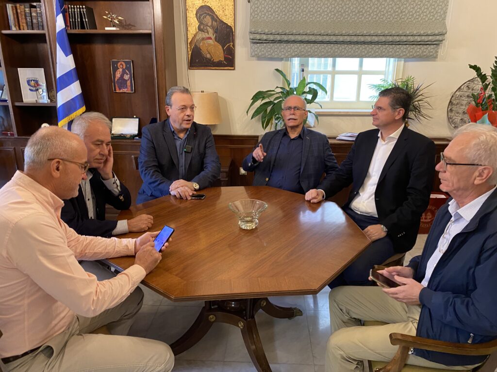 Υποχρηματοδότηση, υποστελέχωση υπηρεσιών του Δήμου και έλλειψη υποδομών στο επίκεντρο της συνάντησης. 13 Υποχρηματοδότηση, υποστελέχωση υπηρεσιών του Δήμου και έλλειψη υποδομών στο επίκεντρο της συνάντησης.