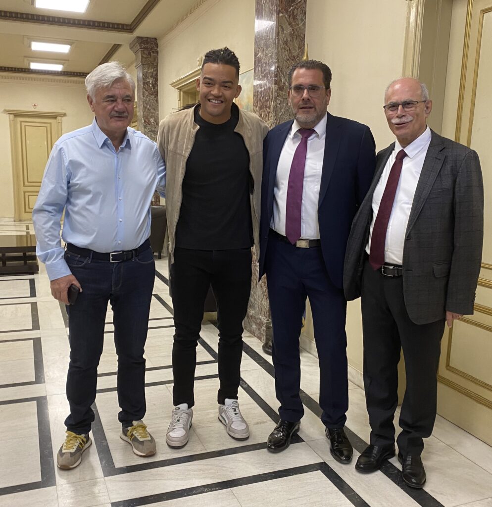 Το Χρυσό Κλειδί της πόλης στον Εμμανουήλ Καραλή