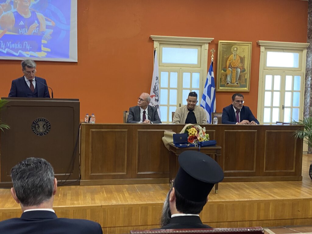 Το Χρυσό Κλειδί της πόλης στον Εμμανουήλ Καραλή