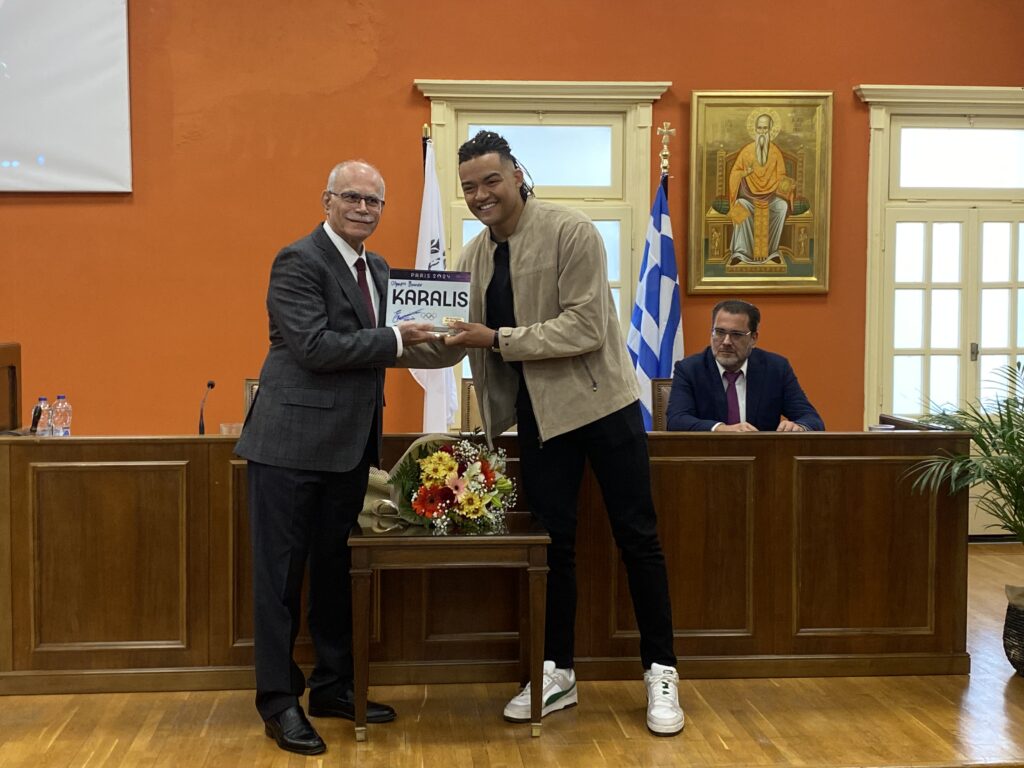 Το Χρυσό Κλειδί της πόλης στον Εμμανουήλ Καραλή
