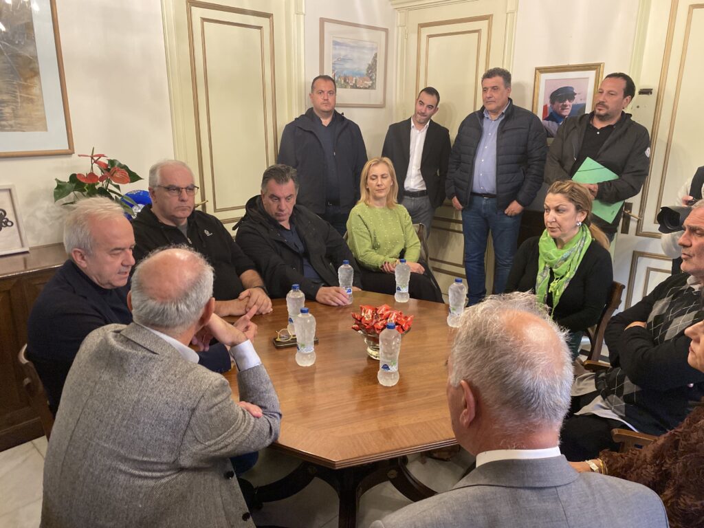 Εποικοδομητική συνάντηση στο Λάτσειο Δημοτικό Μέγαρο