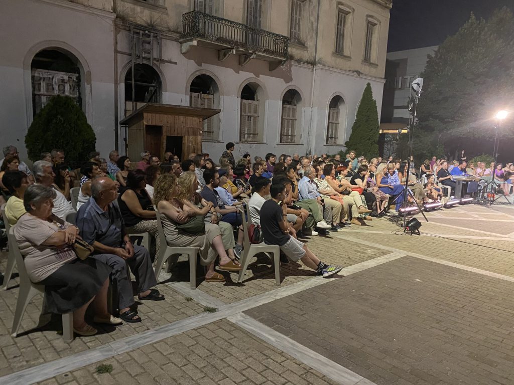 Η «Λοκαντιέρα» του Γκολντόνι καθήλωσε το κοινό στον Πύργο!