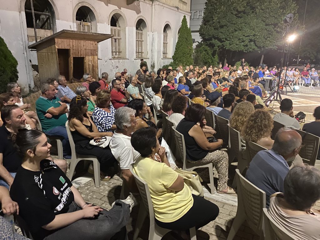 Η «Λοκαντιέρα» του Γκολντόνι καθήλωσε το κοινό στον Πύργο!