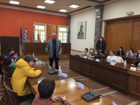 O Δήμαρχος Πύργου υποδέχτηκε στο Λάτσειο Δημοτικό Μέγαρο τους μαθητές του 1ου Πειραματικού Δημοτικού Σχολείου Πύργου