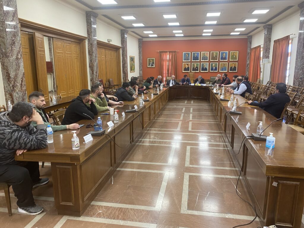 Άμεσος σχεδιασμός για να μπει  τάξη σε πλατείες και πεζόδρομους
