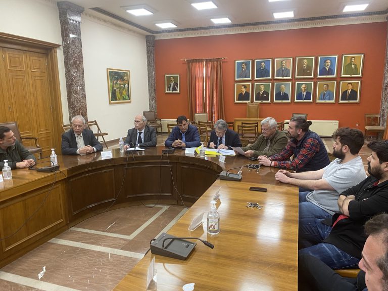 Άμεσος σχεδιασμός για να μπει  τάξη σε πλατείες και πεζόδρομους