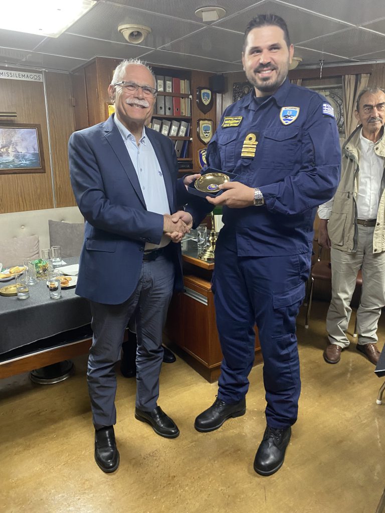 Επίσκεψη του Δημάρχου Πύργου στα Πολεμικά Πλοία «Λήμνος» και «Ρίτσος» στο Κατάκολο