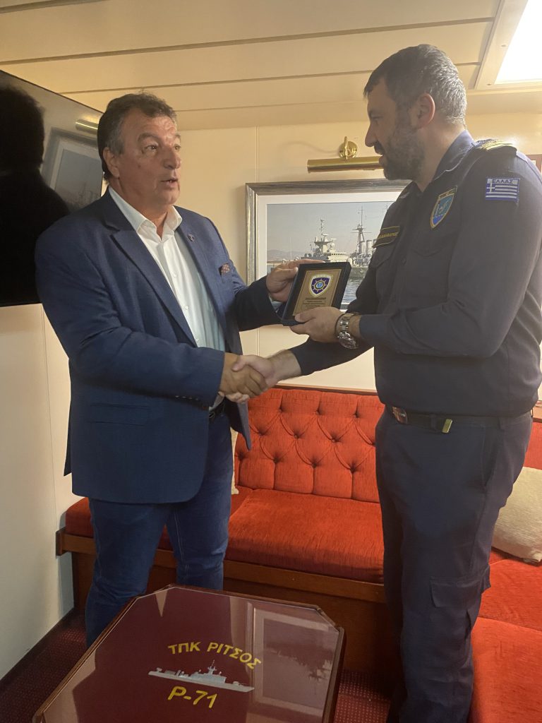 Επίσκεψη του Δημάρχου Πύργου στα Πολεμικά Πλοία «Λήμνος» και «Ρίτσος» στο Κατάκολο