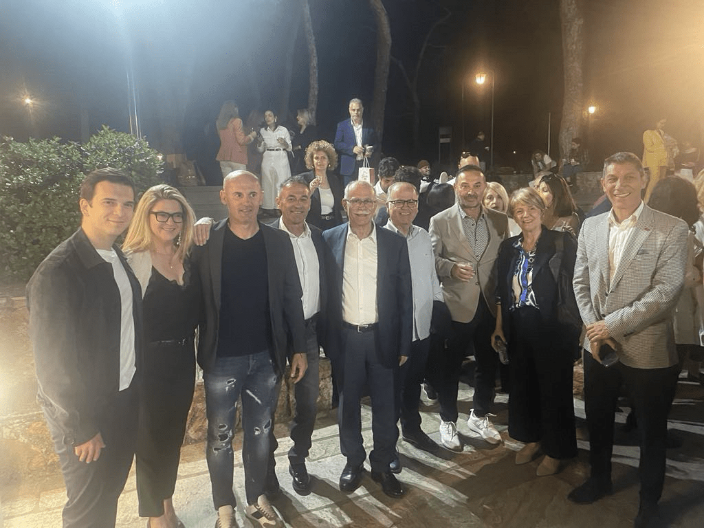 Ο Δήμαρχος Πύργου στην παρουσίαση του βιβλίου «Εμμανουήλ Καραλής: Όταν κοιτάς από ψηλά» 16 Ο Δήμαρχος Πύργου στην παρουσίαση του βιβλίου «Εμμανουήλ Καραλής: Όταν κοιτάς από ψηλά»