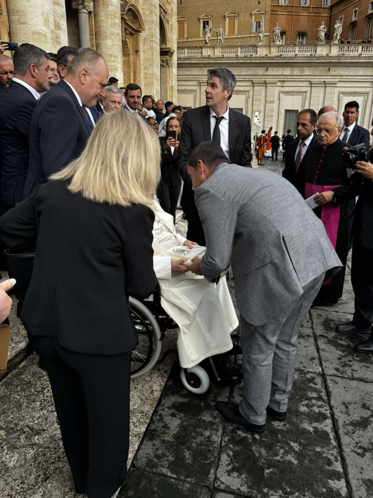 Στο Βατικανό και συνάντηση με την Ελληνίδα πρέσβη στη Ρώμη