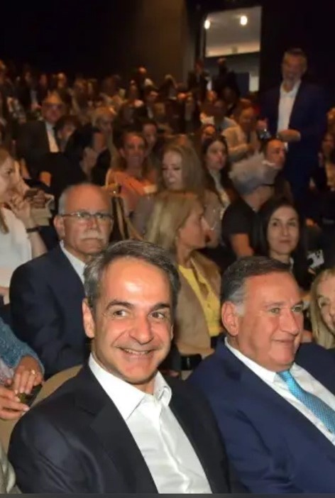 Ο Δήμαρχος Πύργου στην παρουσίαση του βιβλίου «Εμμανουήλ Καραλής: Όταν κοιτάς από ψηλά» 13 Ο Δήμαρχος Πύργου στην παρουσίαση του βιβλίου «Εμμανουήλ Καραλής: Όταν κοιτάς από ψηλά»