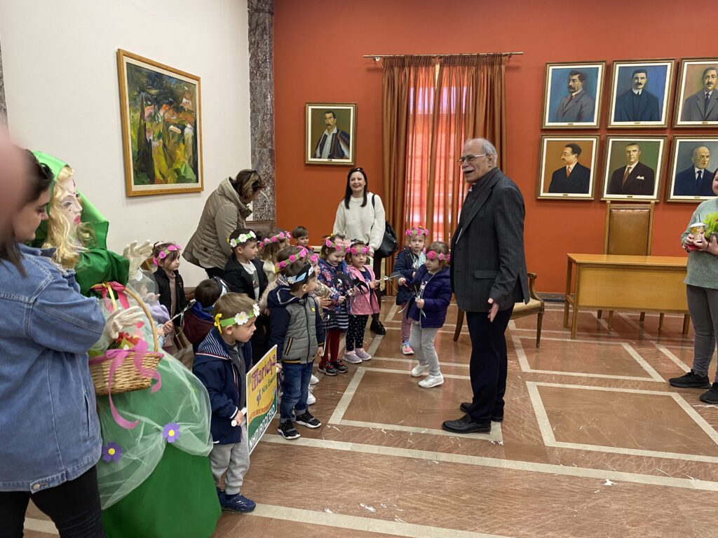 Ανήγγειλαν στον Δήμαρχο Πύργου τον ερχομό της Άνοιξης