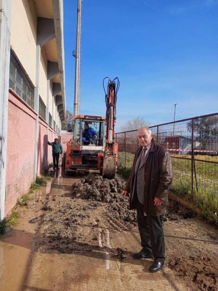 Επιδιορθώθηκε ο αγωγός ύδρευσης στο Δημοτικό Στάδιο 8 Επιδιορθώθηκε ο αγωγός ύδρευσης στο Δημοτικό Στάδιο