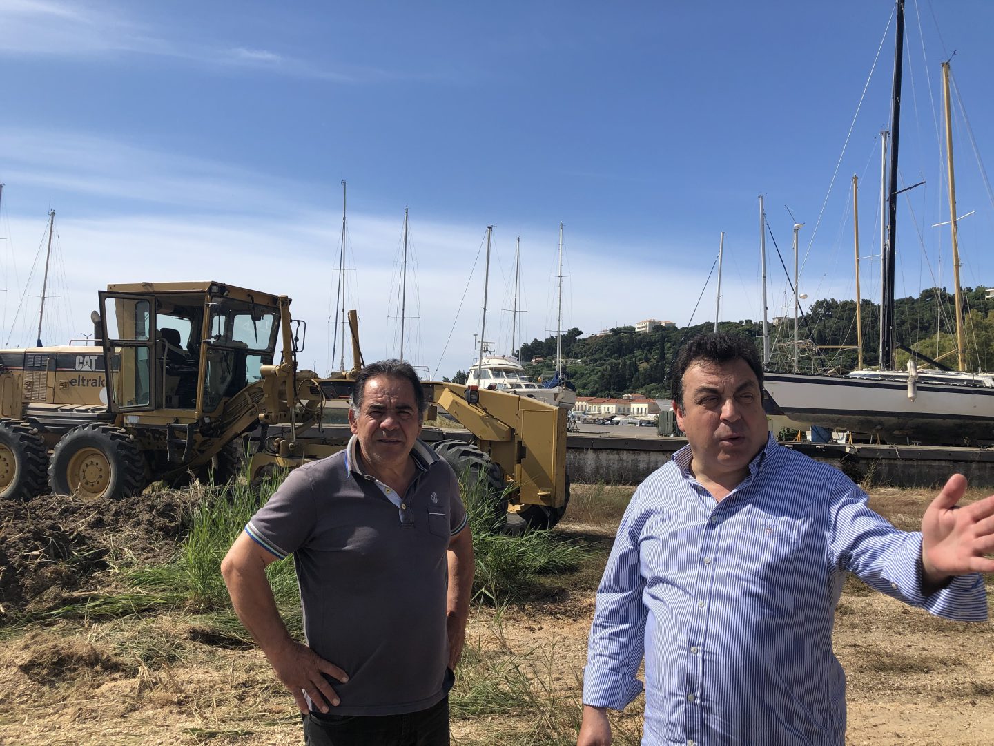 Αλλάζει όψη η παραλία - Ξεκίνησε ο καθαρισμός της ακτής στο Κατάκολο