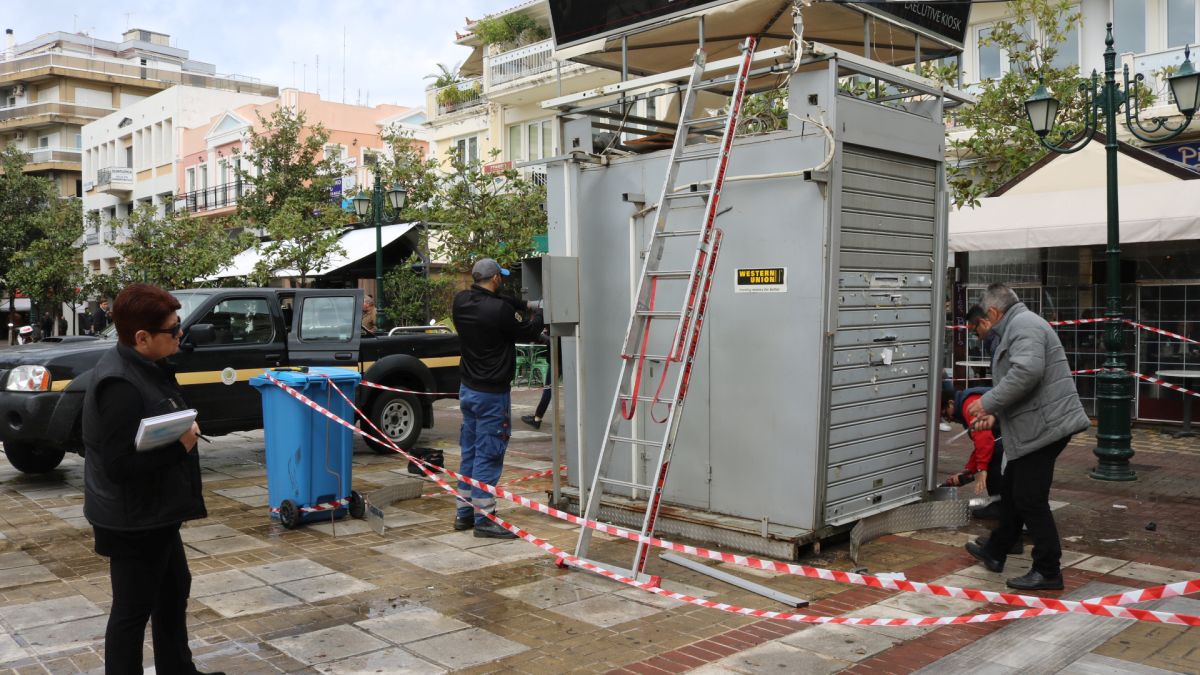 Απομάκρυνση περιπτέρου από την Κεντρική Πλατεία Πύργου