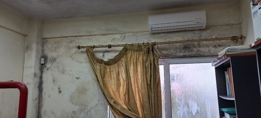 Το κτίριο είχε αφεθεί…στη φθορά της υγρασίας!!!