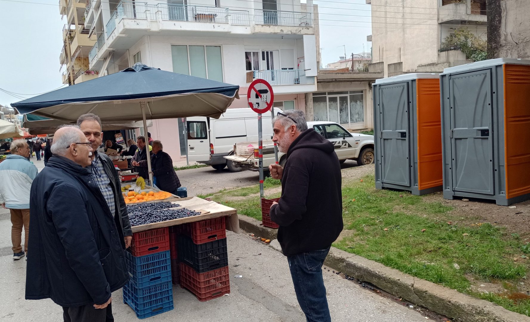 Σύγχρονες χημικές τουαλέτες τοποθετήθηκαν στη λαϊκή αγορά Πύργου