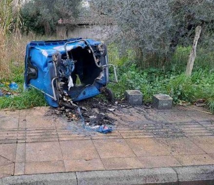 ΔΕΛΤΙΟ ΤΥΠΟΥ - για τη ρίψη στάχτης και εύφλεκτων υλικών στους κάδους απορριμμάτων.